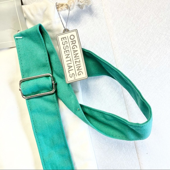 Organizing Essentials Laundry Tote - Picture 6 of 7